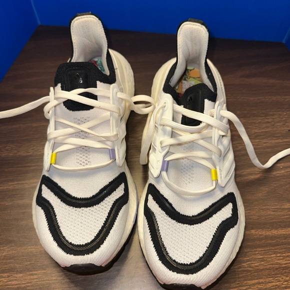 Adidas Ultra boost 22 shoes size 8 - Picture 3 of 5